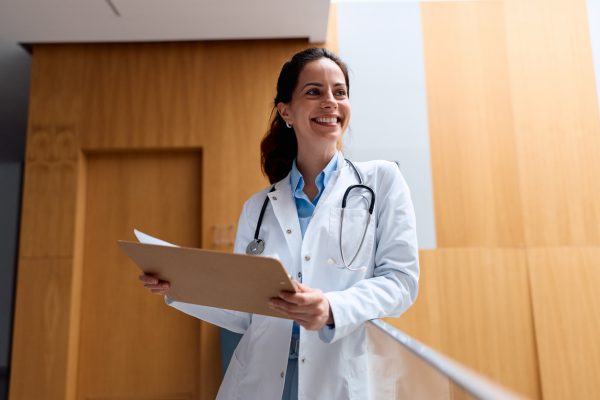 USCIS Updates Processing Holds Lifted for Doctors, Oath Ceremonies and Other Cases