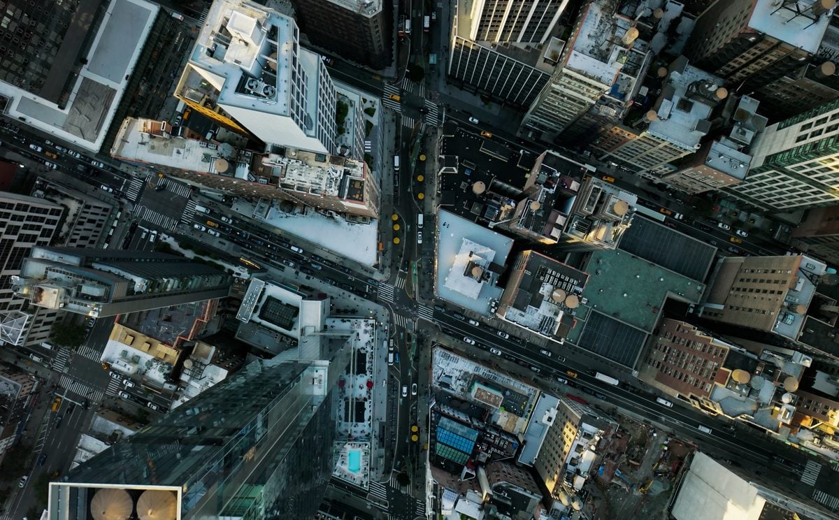 Manifest Law vs. Xu Law Group: O-1 Visa Comparison
